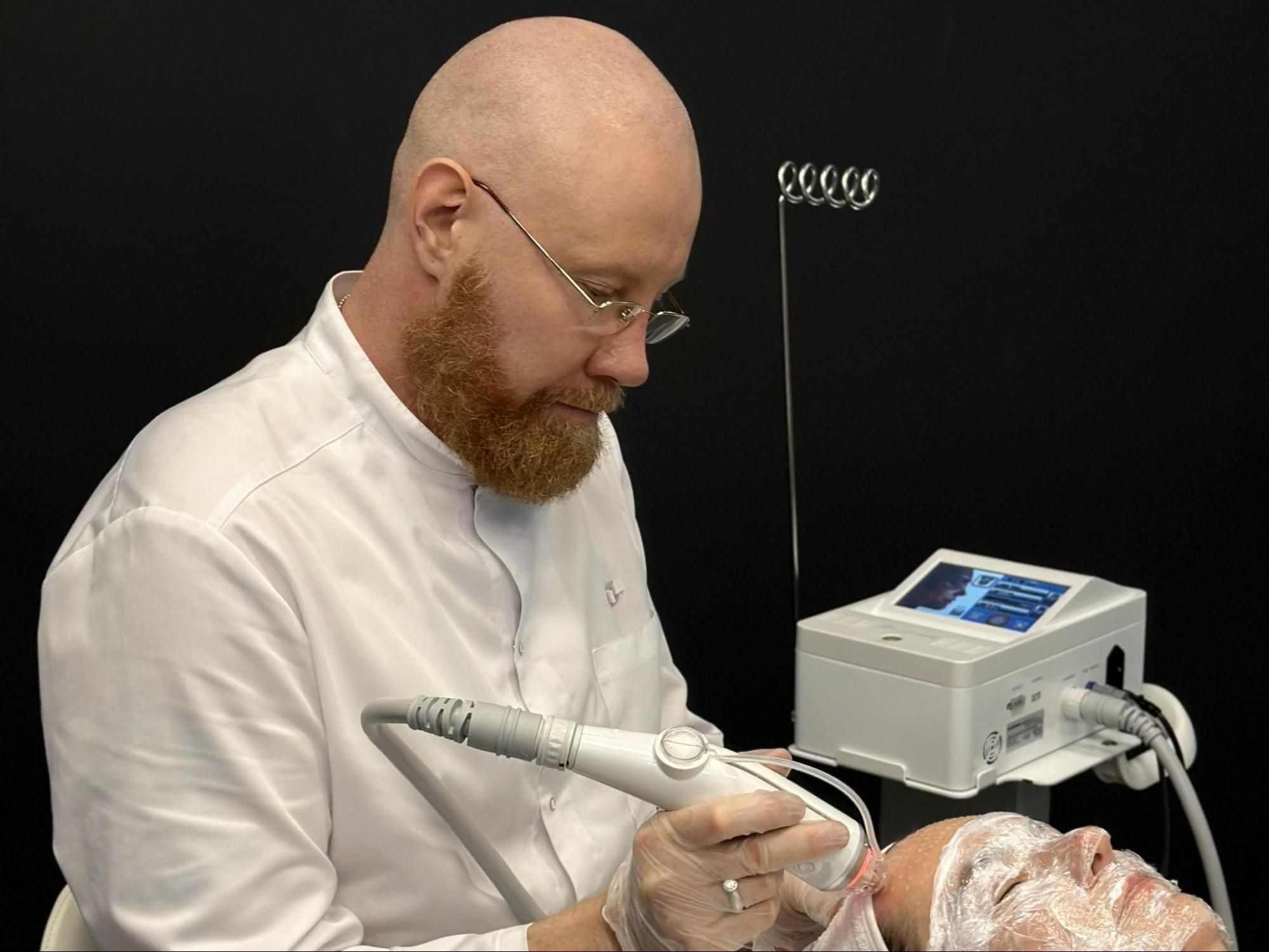 Процедура микроигольчатого RF-лифтинга